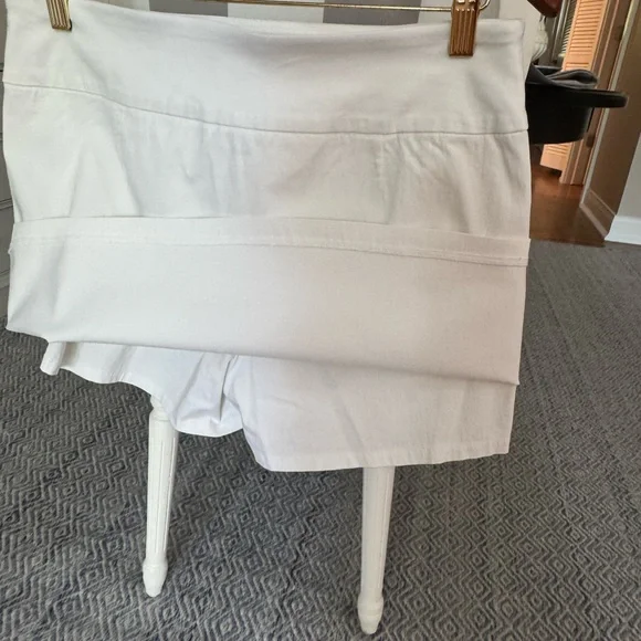 White Mini Skirt / Skort -10 - Picture 4 of 5
